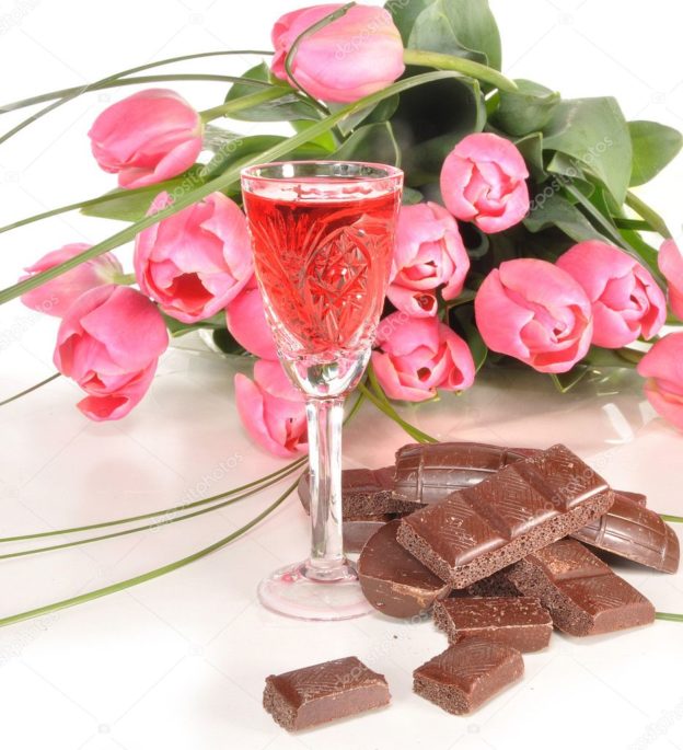 depositphotos_5620687-stock-photo-chocolate-wine-and-tulips-624x685.jpg