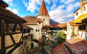 Містична Румунія: замок Дракули та Венздей